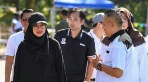 Bupati Banyuwangi, Ipuk Fiestiandani membuka kejuaraan renang aquatik
