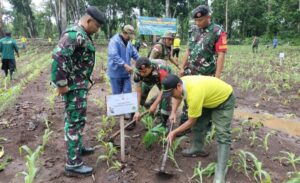 Perhutani, TNI-Garnisun, dan Stakeholder Tanam Ribuan Pohon di Banyuwangi untuk Dukung Program Ketahanan Pangan
