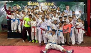 Tim karate dengan anggota pelajar SMPN 2 Rogojampi
