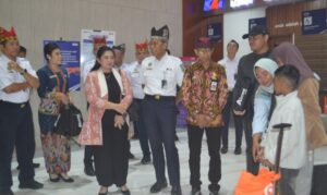 PJ.seprkdha Bannypuwangi,.IrGuntur Priambodo, .Bersama Direktur Utama PT KAI, Didiek Hartantyo serta Forpimda 