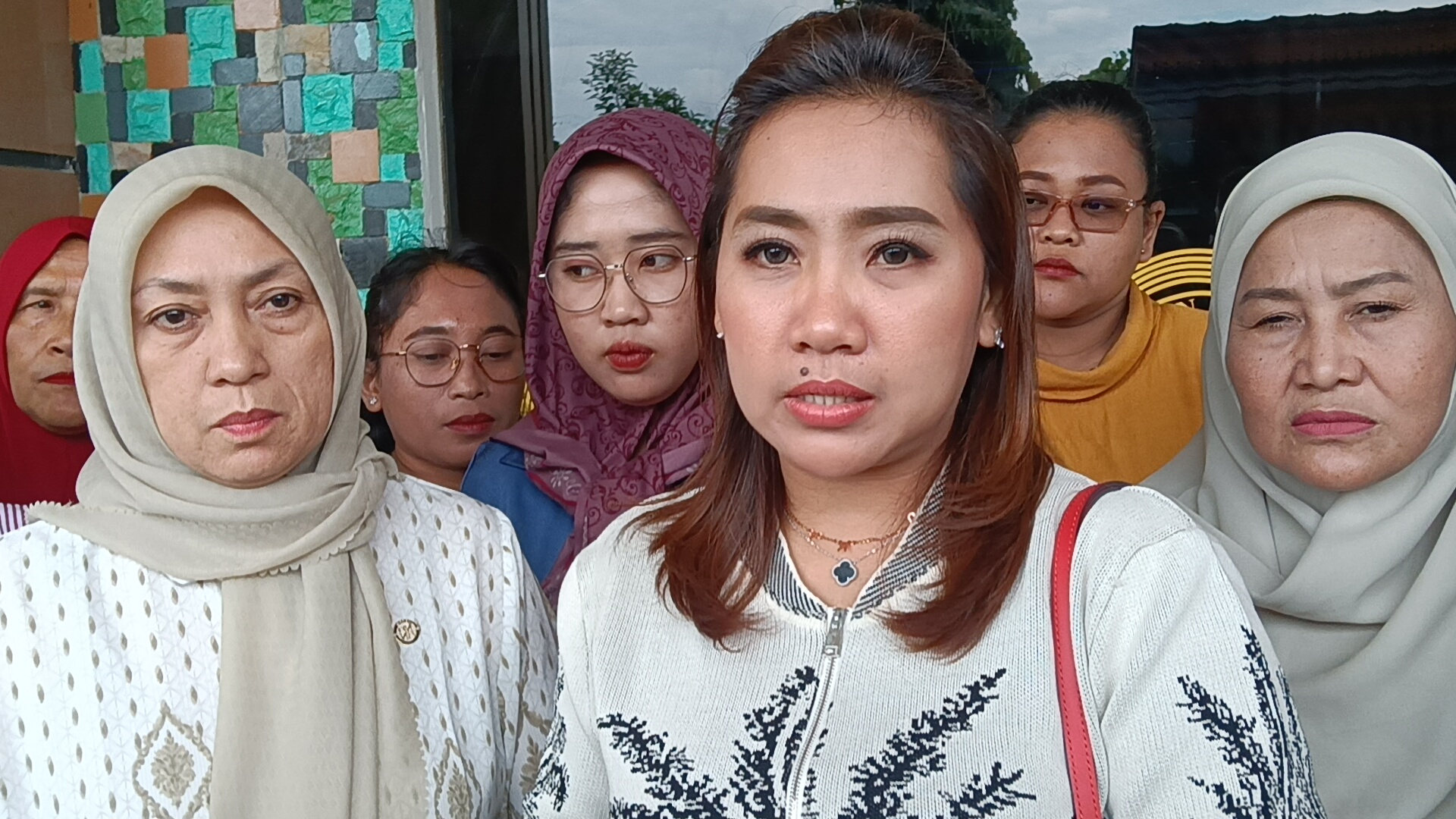 Kuasa hukum bersama keluarga korban penembakan Kopda Bazarsah