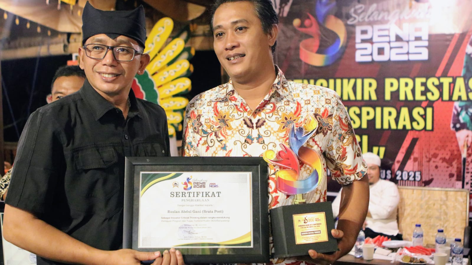 Dandim 0825/Banyuwangi,  Letkol.Joko Sukoyo bersama Ruslan (Bratapos.com)