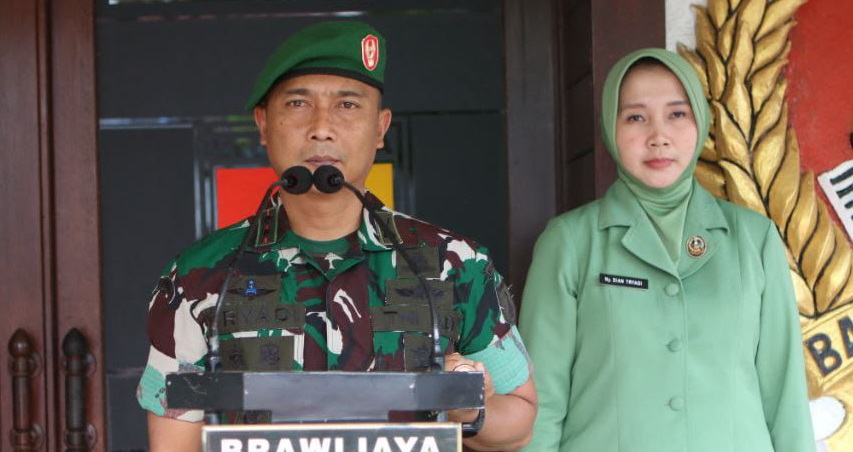 Letkol Arm Tryadi Indra Wijaya, S.H., M.I.P., bersama Istri