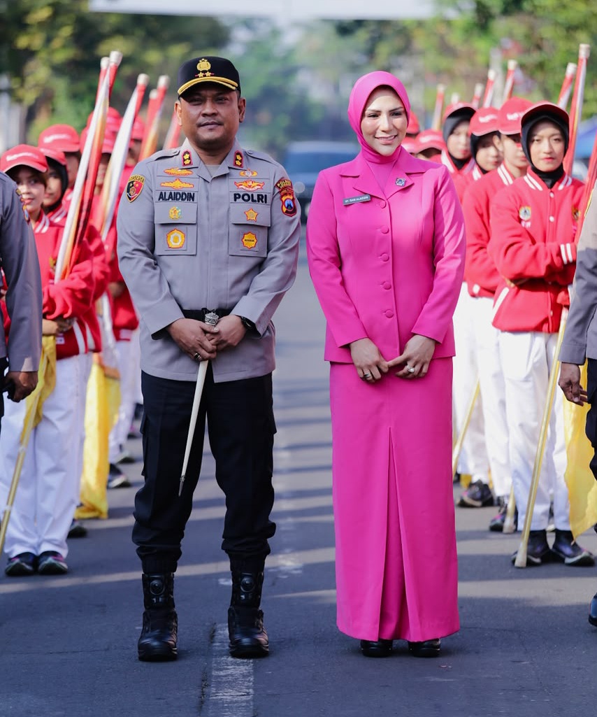 Foto :AKBP Alaiddin bersama Istri