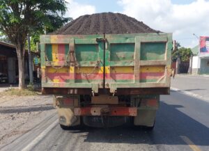 Miris…Di Banyuwangi, Banyak Tambang Galian C Diduga ilegal Bebas Beroperasi, Dumptruck Pasir Lalu-lalang Tanpa Pedulikan Keselamatan