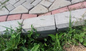 Proyek Jalan Usaha Tani di Desa Gintangan Diduga Dikerjakan Asal-asalan,  Agung FRB Minta Untuk Dilakukan Pembenahan