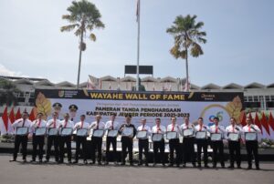 Personil Satnarkoba Polres Jember Berhasil Ungkap Produksi Ganja, Bupati Memberikan Penghargaan