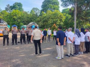 Polres Jember, Kawal Pendistribusian Awal Logistik Pemilu di Seluruh Kecamatan