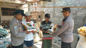 Polres Tulungagung Salurkan Bansos untuk Korban Puting Beliung di Kecamatan Campurdarat dan Pakel