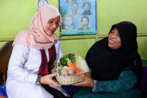 Gotong Royong Tangani Kemiskinan, Ribuan ASN Banyuwangi Jadi “Orang Tua Asuh” Keluarga Miskin