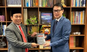 Buku Karya Irjen Dedi Prasetyo Diserahkan ke Para Dubes, Ini Tujuannya