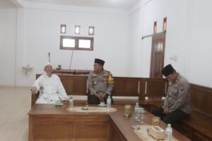Cooling System, Kapolres Probolinggo Silaturahmi ke Pengasuh Ponpes Nurul Jadid Paiton