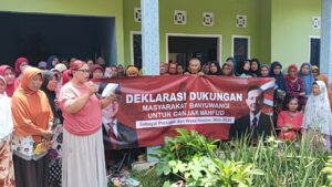 Ratusan Emak-emak di Banyuwangi Nyatakan Dukungan Untuk Pasangan Ganjar-Mahfud MD di Pilpres 2024