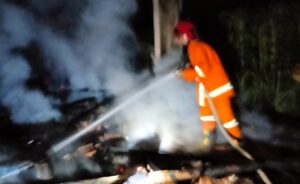 Dapur Gudang Kayu Terbakar di Cluring, Diduga Akibat Korsleting Listrik