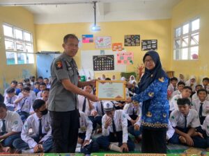 Cegah Peredaran Narkoba, Polres Pelabuhan Tanjungperak Gelar Sosialisasi di Sekolah