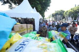 Tiap Hari Pemkab-Bulog Banyuwangi Gelontor 10 Ton Beras untuk Operasi Pasar, Bantu Masyarakat Dapatkan Sembako Harga Terjangkau