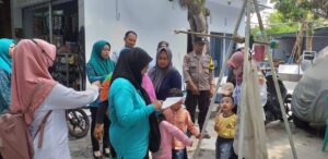 Polres Jember Dukung Program Pemerintah Melalui Pendampingan Bhabinkamtibmas dalam Pelaksanaan PIN Polio