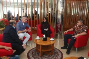 Bupati Ipuk dan Profesor Bedah Saraf Belanda Berbagi Pengalaman untuk Penguatan Bidang Kesehatan di Banyuwangi