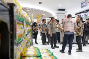 Satgas Pangan Mabes Polri Pastikan Harga Beras di Beberapa Wilayah Jawa Timur Mulai Menurun Stok Aman