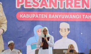 Kunjungi Pesantren, Bupati Banyuwangi, Ipuk Festiandani Ajak Santri jadi Duta Anti-Bullying