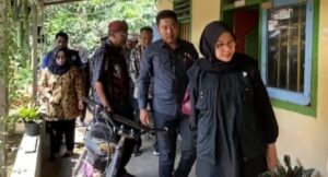 Bupati Banyuwangi Salurkan Bantuan ke Perkampungan Terpencil di Kaki Gunung Raung