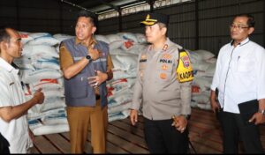 Pastikan Stok Beras Aman Selama Ramadhan, Kapolres Sumenep Cek Gudang Bulog