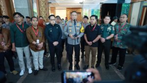 Kapolda Jatim Pastikan Proses Rekapitulasi Pemilu di KPU Jatim Berjalan Aman dan Lancar