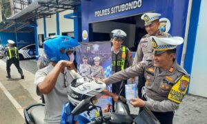 Operasi Keselamatan Semeru 2024, Polisi di Situbondo Beri Hadiah Pengendara Tertib