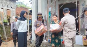 Tanggap Bencana, Polres Kediri Kota Beri Bantuan Untuk Warga Terdampak Tanah Longsor