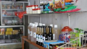 Sejumlah Warung di Banyuwangi Mulai Jual Sembako dalam Kemasan Daur Ulang