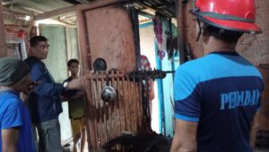 Dinas Damkarmat Banyuwangi Tunjukkan Kesigapan, Dua Kebakaran Dipadamkan dalam Sehari