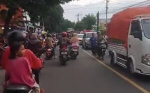 Kegembiraan Pasar Takjil Rogojampi Terancam oleh lalu-lalang Kendaraan Besar, FRB : Perlu ada Jaminan Keselamatan bagi Warga