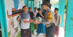 Sambut Ramadhan, Polres Pamekasan Berbagi Al-Qur’an untuk Ponpes dan Tempat Ibadah