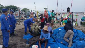 Cegah Laka Laut Satpaolairud Polres Situbondo Himbau Nelayan Tingkatkan Kewaspadaan
