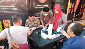 Sie Dokkes Polres Jember Berikan Pemeriksaan Kesehatan Keliling Bagi Anggota Polri dan Jajaran