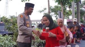 Berkah Ramadhan, Polresta Sidoarjo Berbagi Takjil untuk Masyarakat