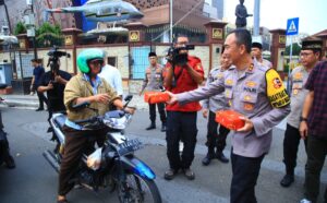 4 Jenderal Polri Kompak Bareng Polwan dan Wartawan, Sebar Kebaikan di Bulan Ramadan