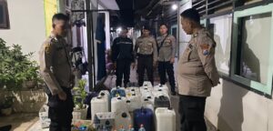 Polres Situbondo Berhasil Amankan Puluhan Jerigen Isi Arak Saat Operasi Pekat Semeru 2024