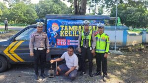 Mudik Lebaran, Polisi di Situbondo Siapkan Layanan Patroli Tambal Ban Gratis di Jalur Hutan Baluran