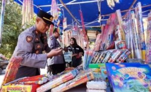 Polsek Banyuwangi Kota Menyita Sejumlah Petasan, Yang Dinilai Membahayakan