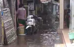 Gelombang Tinggi di Pantai Muncar, Puluhan Rumah Tergenang