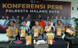 Polresta Malang Kota Berhasil Amankan Kurir Bawa 42 Kg Ganja Nyamar Pemudik