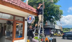 Operasi Ketupat Semeru 2024 Polres Lumajang Pasang Puluhan CCTV di Perlintasan Kereta Api