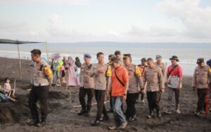 Libur Lebaran Idul Fitri Polres Jember Maksimalkan Pengamanan Wisata Pantai