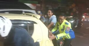 Gercep, Lihat Ada Mobil Mogok Petugas Posyan UB Polresta Malang Kota Bantu Perbaiki