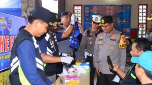 Jelang Arus Balik, Polres Ngawi Gelar Tes Urine dan Kesehatan bagi Sopir Angkutan Umum