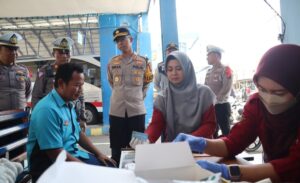 Operasi Ketupat Semeru 2024 Polres Situbondo Gelar Tes Urine Sopir Angkutan Umum Secara Berkala