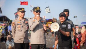 Cegah Laka Laut Pada Lebaran Ketupat Sinergitas TNI – Polri Beri Pengamanan di Pantai Watu Pecak Lumajang