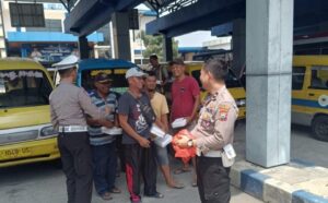 Untuk Kamseltibcarlantas Polres Ponorogo Gelar Dialog Dengan Puluhan Sopir dan Ojol