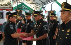 Lantik Kenaikan Pangkat Pegawai, Kalapas Banyuwangi Ingatkan Peningkatan Kinerja